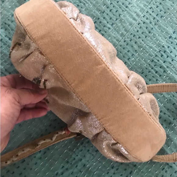 Vintage MARY FRANCIS bag, Gold distressed leather, roses, beads, shells/suede. ! - Picture 7 of 12